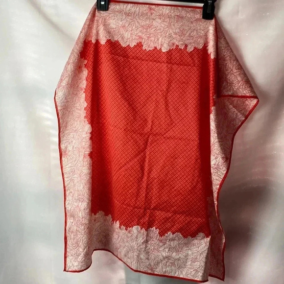 BEAUTIFUL CORAL & WHITE LEAF BORDER DESIGN SQUARE SCARF MEASURES APPROX 26”x26” - Picture 1 of 6
